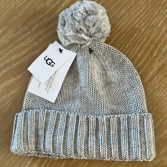 UGG Grey Heather Knit Pom Beanie Hat One Size Unisex, NWT - Picture 2 of 7